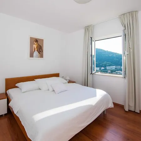 Vista 2 Apartamento *